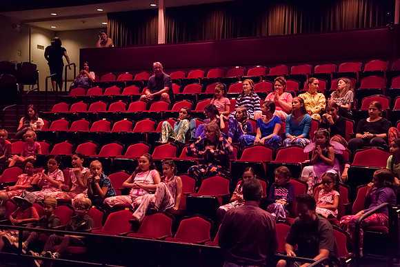 Neverland Cast Before The Show-0614